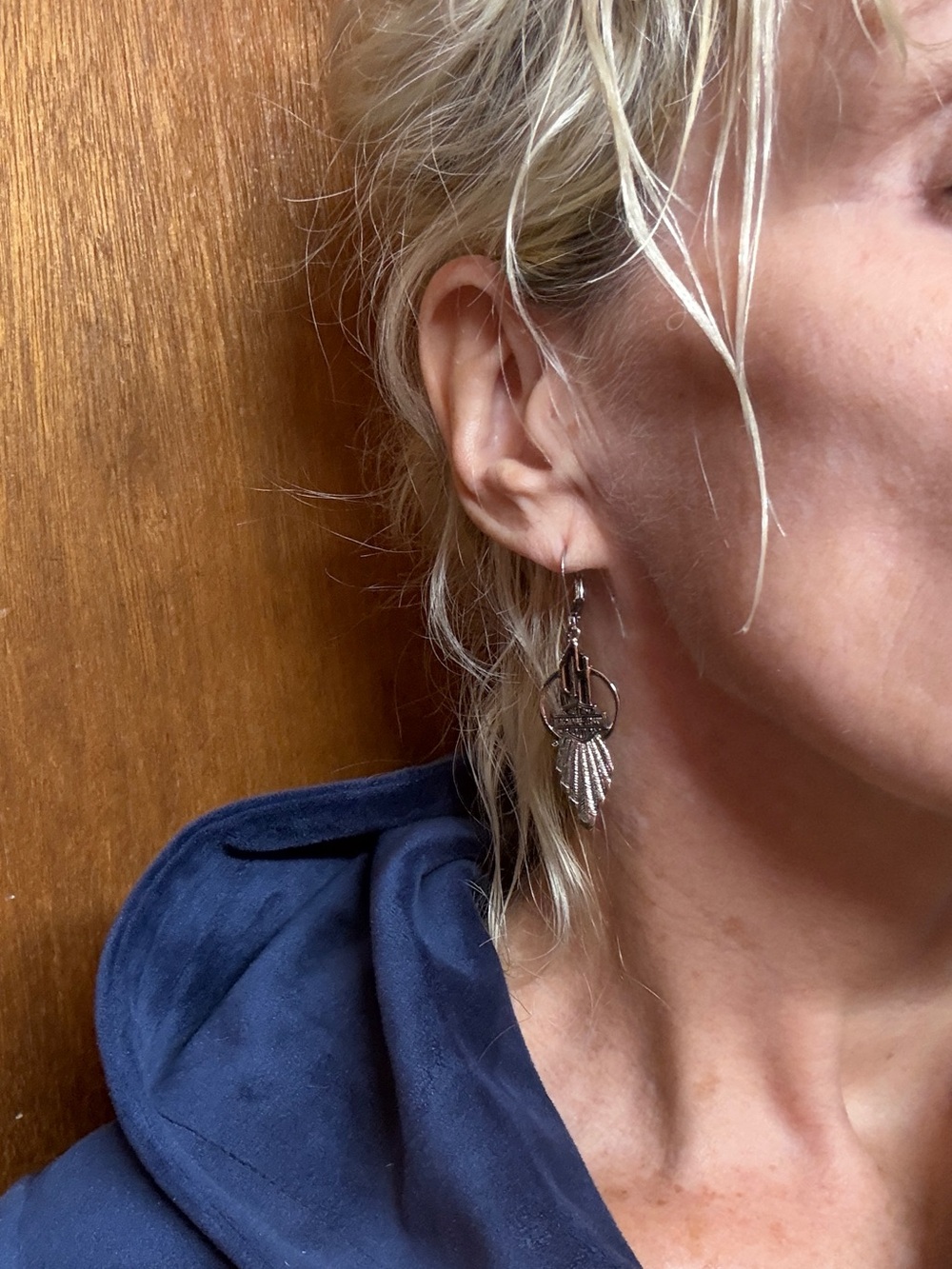 Authentic HarleyDavidson SilverTone PRETTY DANGLE Earrings.
The PERFECT STYLE.